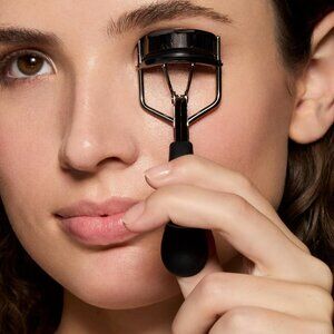 Eyelash Curler e.l.f. Pro Eyelash Curler Contoured Eye-Opening Lashes New